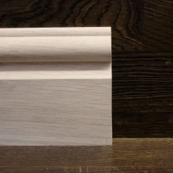 Плинтус массивный Дуб 120x20 мм фигурный