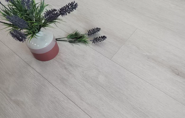 Кварцевый ламинат Stone Floor Дуб Кремовый на otdelka1.ru