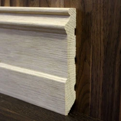 Плинтус массивный Дуб 130x20 мм фигурный