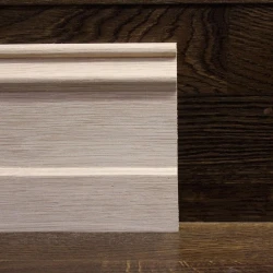 Плинтус массивный Дуб 130x20 мм фигурный