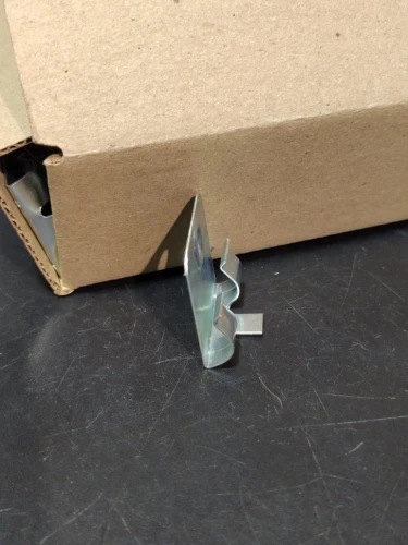 Крепление для плинтуса МДФ Bonkeel на otdelka1.ru