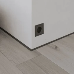 Микро плинтус Лайн Ликорн C-05.25.3 черный