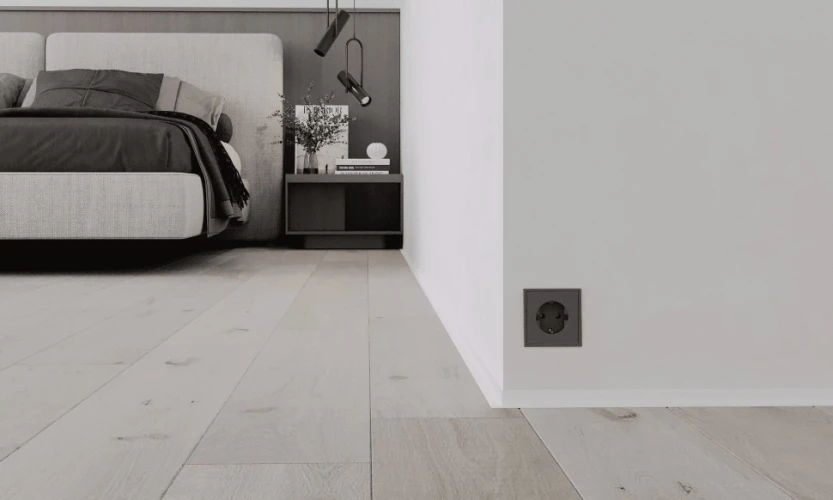 Микро плинтус Лайн Ликорн C-05.25.4 L-образный белый на otdelka1.ru