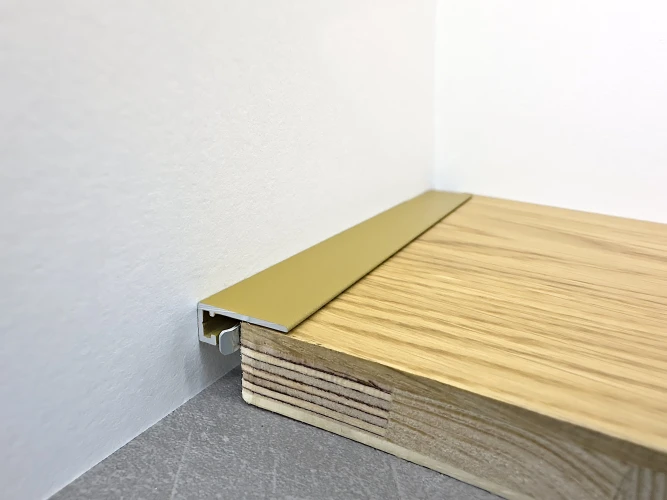 Микроплинтус Teckwood M-6 RAL1036 Золото Муар на Otdelka1.ru