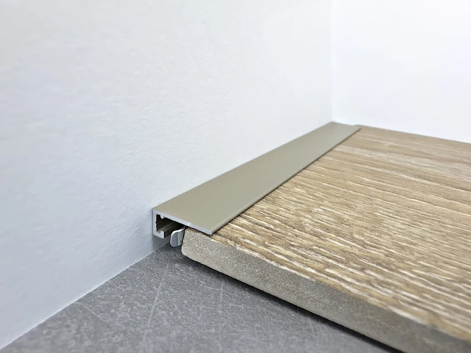Микроплинтус Teckwood M-6 RAL7048 Титан Муар на Otdelka1.ru